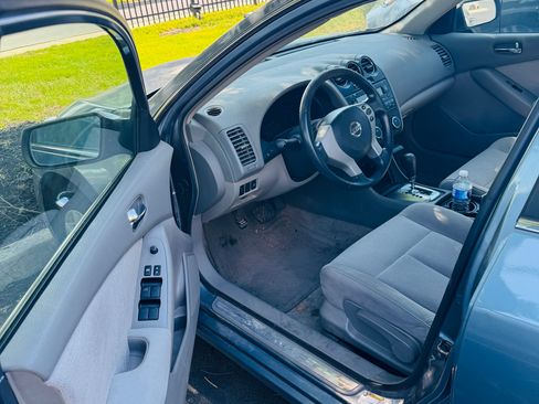 Used 2010 Nissan Altima 2.5 S FWD image 18