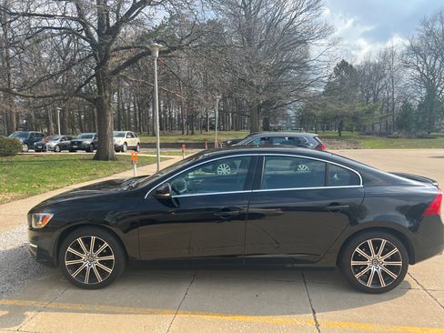 Used 2017 Volvo S60 T5 Inscription image 13