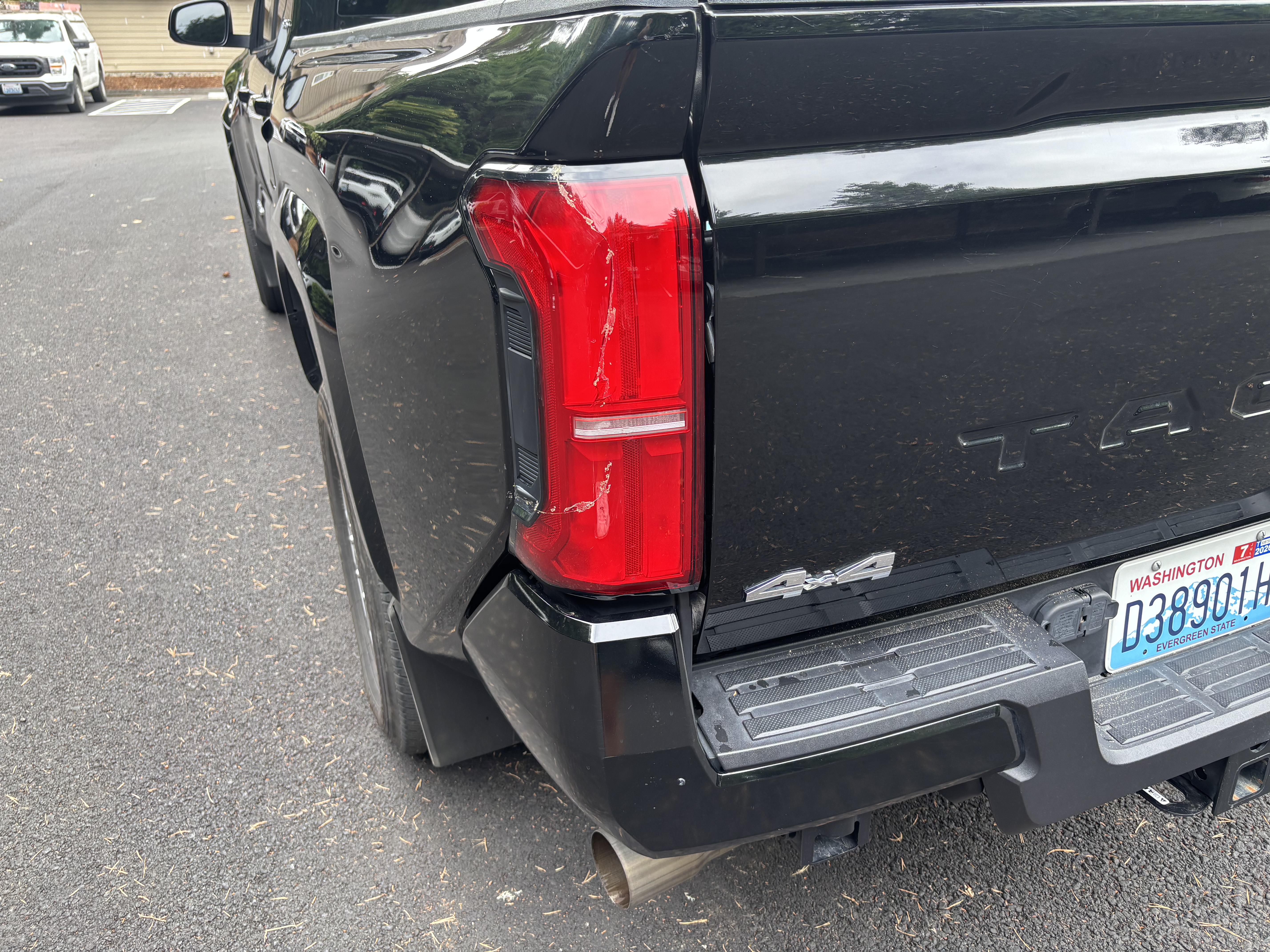 Used 2024 Toyota Tacoma SR5 AWD/4WD image 8