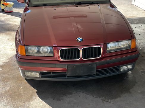 Used 1995 BMW 325i Convertible image 1
