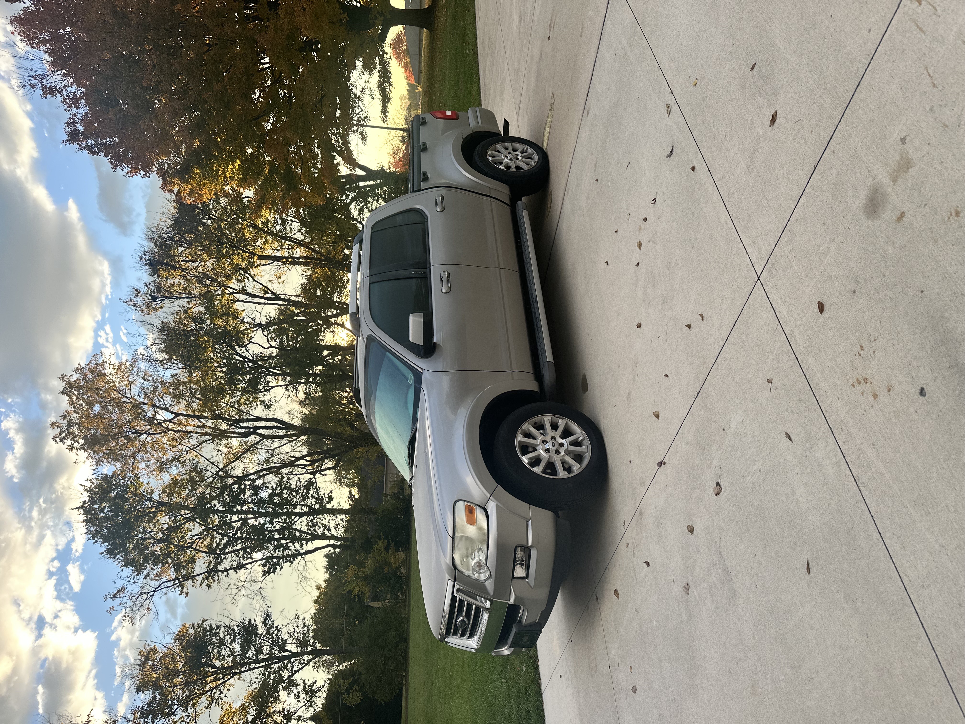 Used 2008 Ford Explorer Sport Trac Limited AWD/4WD image 2