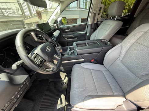 Used 2022 Toyota Tundra SR5 w/ SR5 Premium Package AWD/4WD image 6