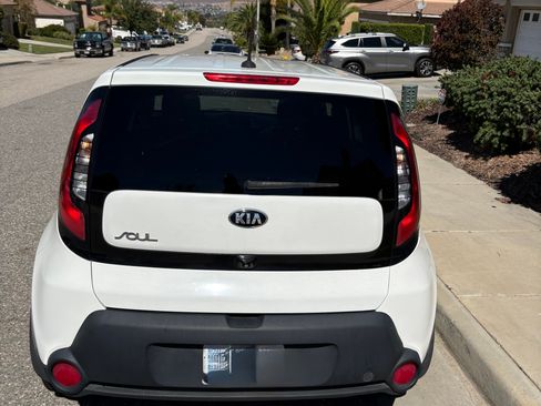 Used 2015 Kia Soul + w/ Audio Package FWD image 4