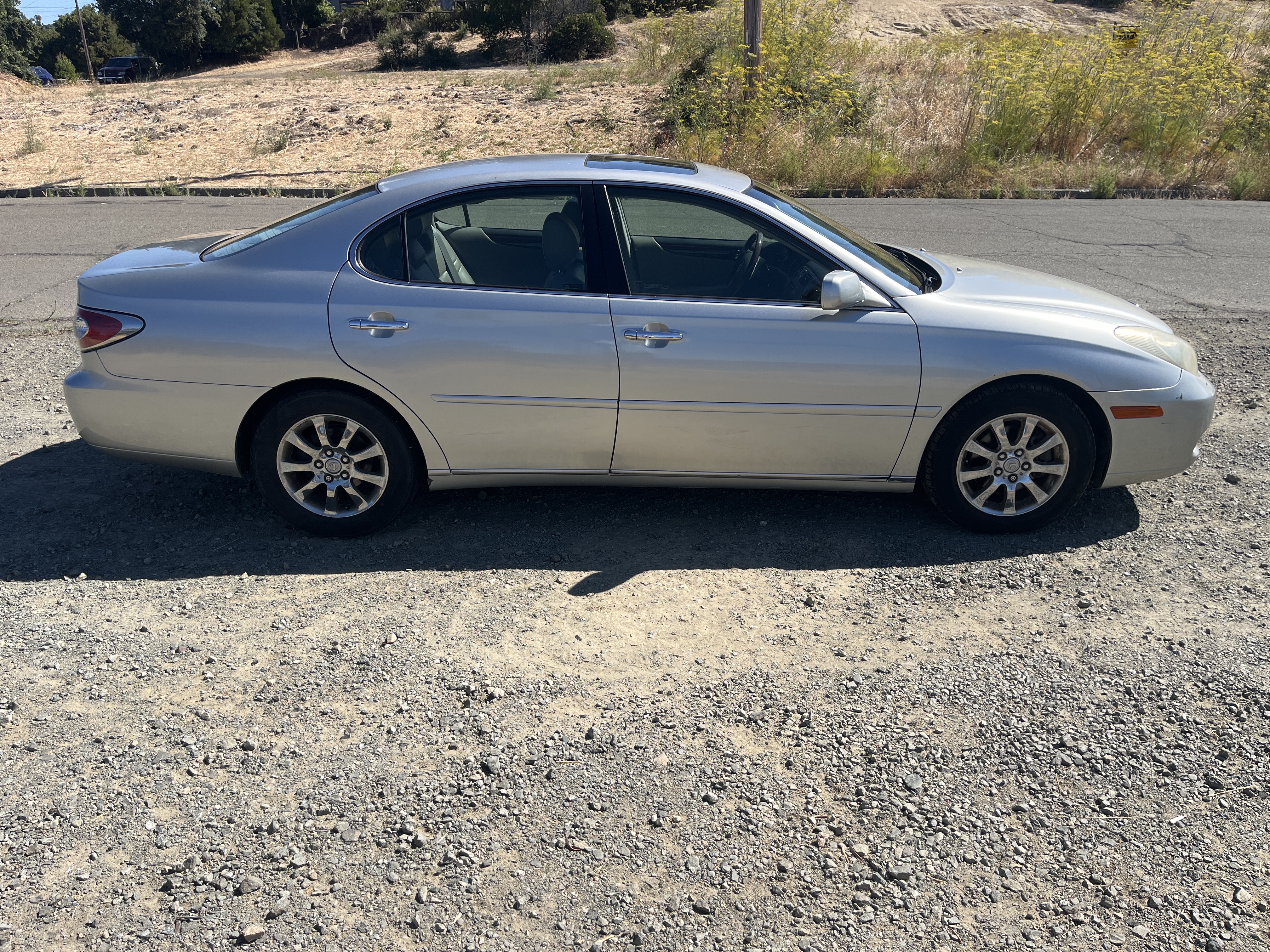 Used 2003 Lexus ES 330 FWD image 2