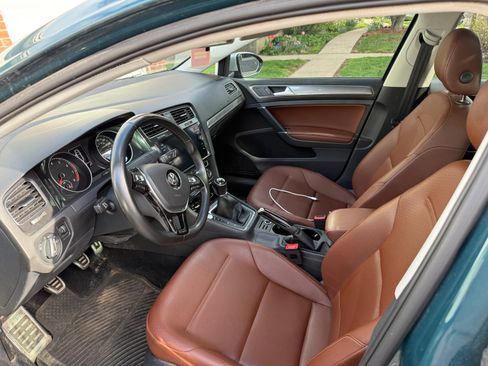 Used 2019 Volkswagen Golf Alltrack SE image 8