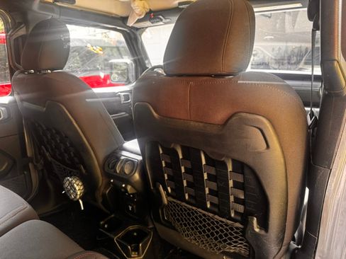 Used 2020 Jeep Gladiator Overland w/ Popular Equipment Package AWD/4WD image 30