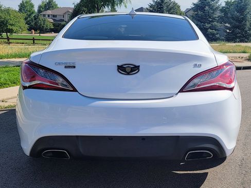 Used 2015 Hyundai Genesis 3.8 image 2