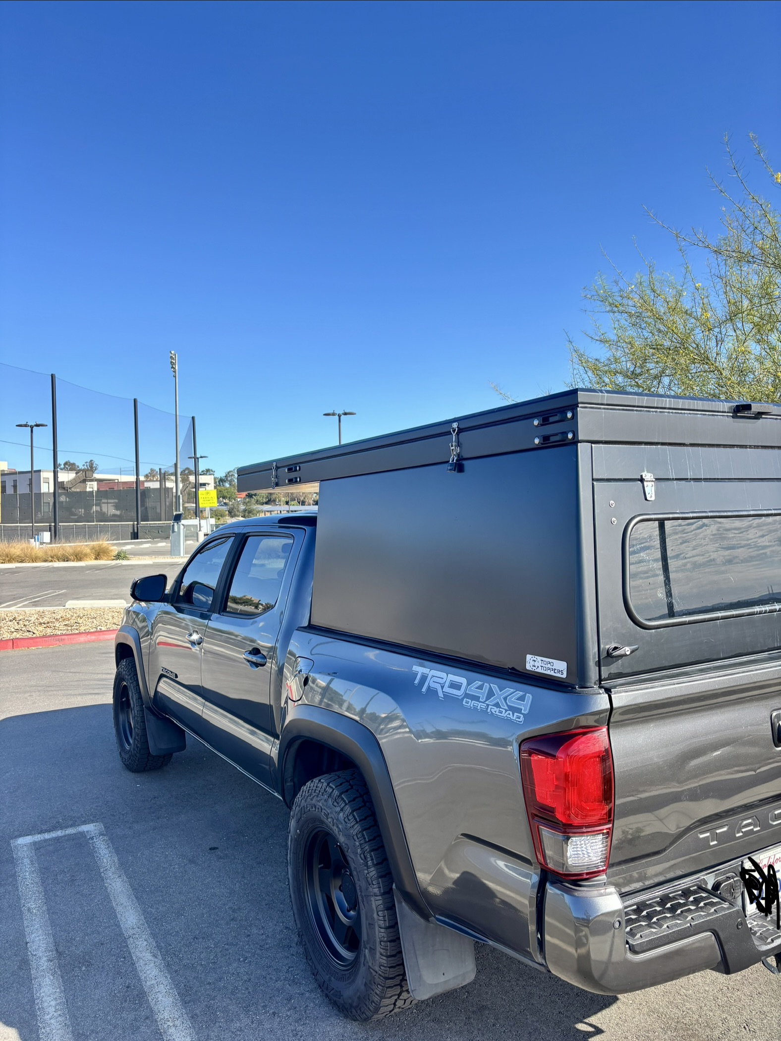 Used 2019 Toyota Tacoma TRD Off-Road w/ Technology Package AWD/4WD image 9