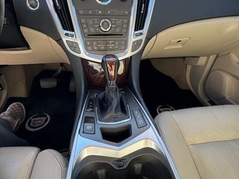 Used 2010 Cadillac SRX Luxury image 10