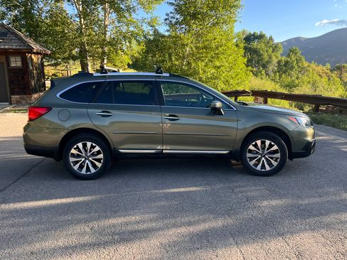 Used 2017 Subaru Outback 3.6R Touring w/ Popular Package #5A AWD/4WD image 6