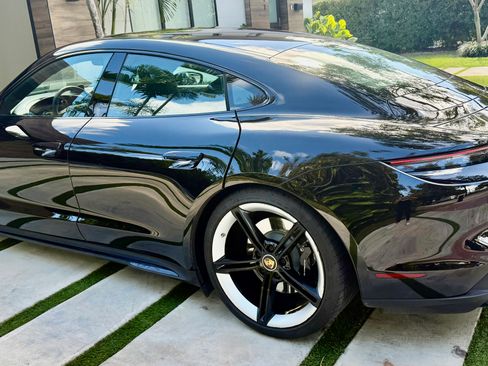 Used 2022 Porsche Taycan GTS image 6