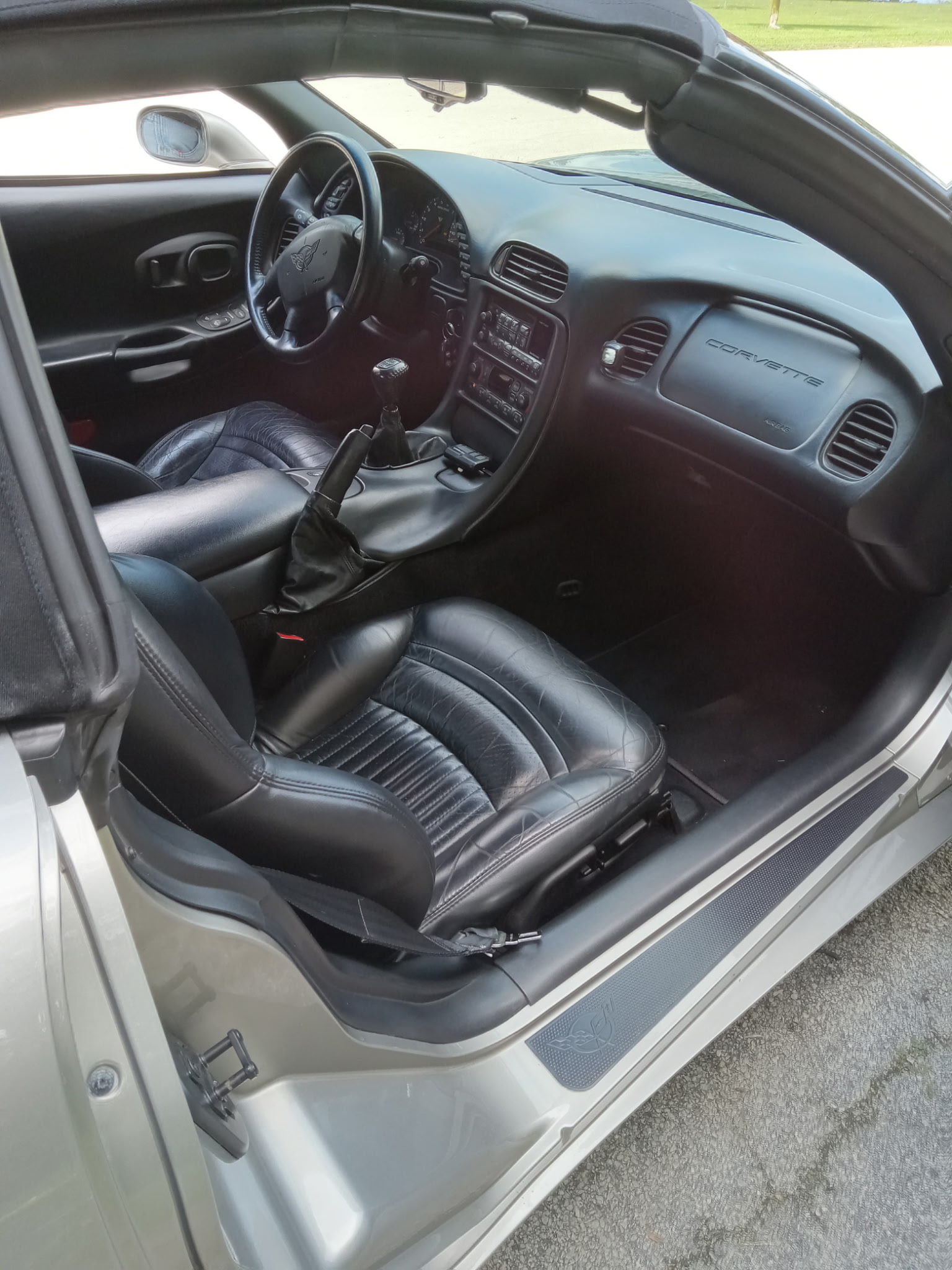 Used 2000 Chevrolet Corvette Convertible w/ Memory Pkg RWD image 18