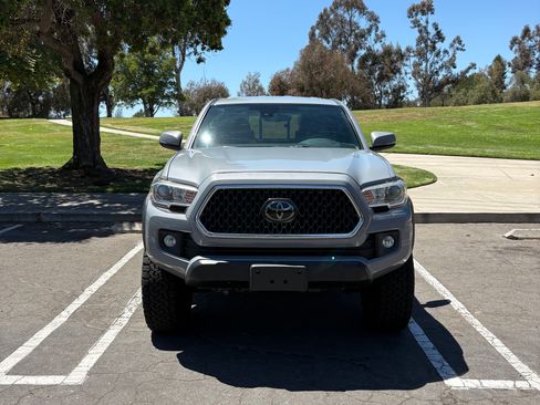 Used 2018 Toyota Tacoma TRD Off-Road AWD/4WD image 2