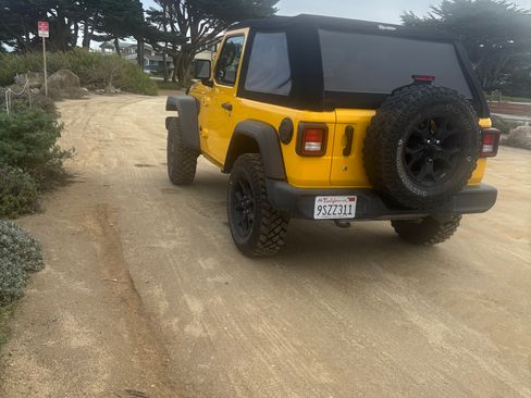 Used 2021 Jeep Wrangler Sport image 6