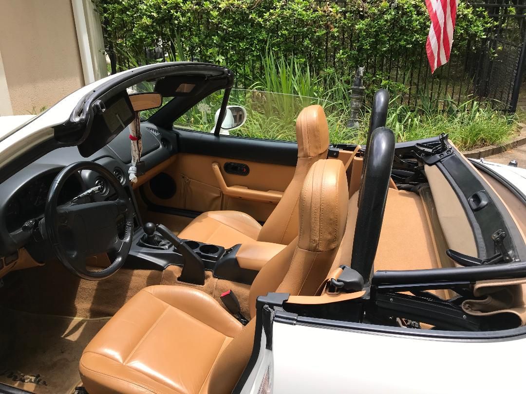 Used 1996 MAZDA MX-5 Miata RWD image 2