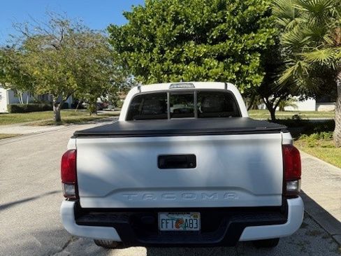 Used 2021 Toyota Tacoma SR w/ SR Convenience Package image 6