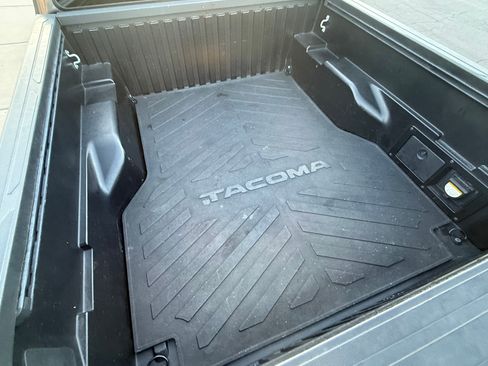 Used 2022 Toyota Tacoma TRD Off-Road image 12