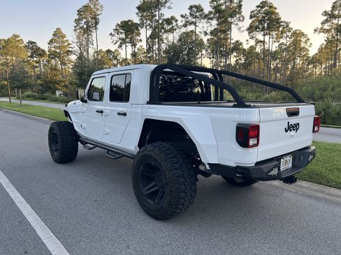 Used 2022 Jeep Gladiator Sport image 7