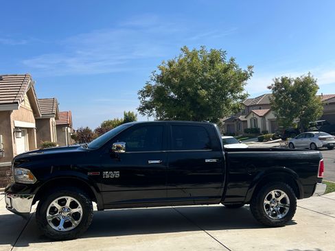 Used 2015 RAM 1500 Laramie w/ Convenience Group image 4