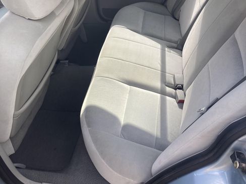 Used 2004 Ford Crown Victoria image 6