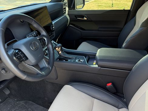 Used 2024 Lexus GX 550 AWD/4WD image 6