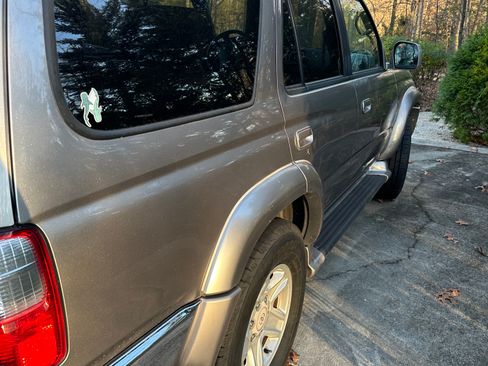 Used 2001 Toyota 4Runner SR5 image 4