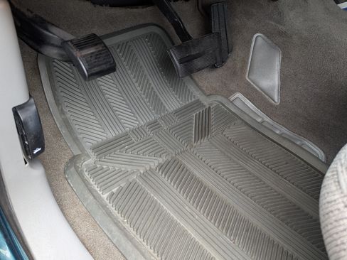 Used 1998 Chevrolet Silverado 1500 LS w/ Preferred Equipment Group 2 image 26