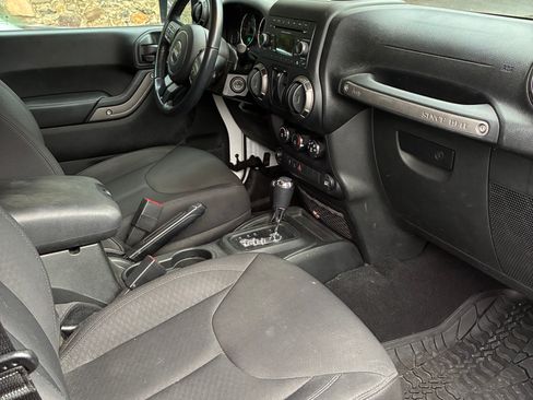 Used 2018 Jeep Wrangler Sport image 4