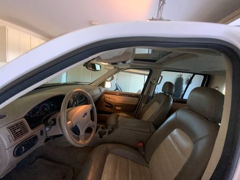 Used 2004 Ford Explorer Eddie Bauer image 5