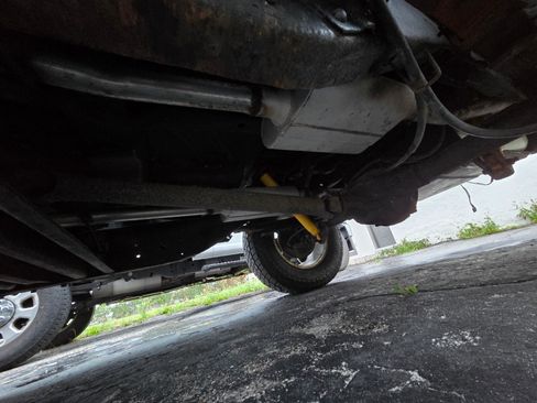 Used 1995 GMC Yukon Sport Utility 2D image 12