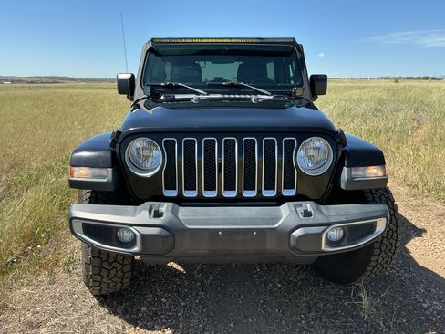 Used 2020 Jeep Wrangler Unlimited Sahara AWD/4WD image 5