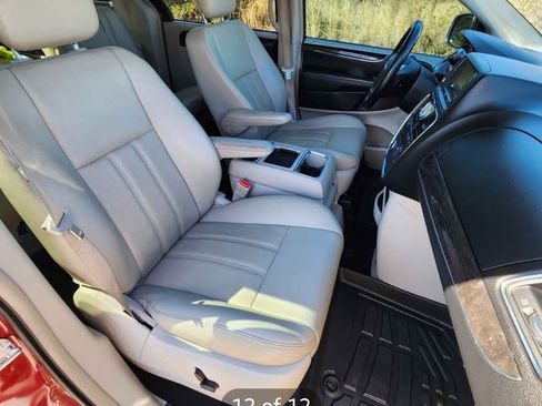 Used 2012 Chrysler Town & Country Touring-L w/ Driver Convenience Group image 13