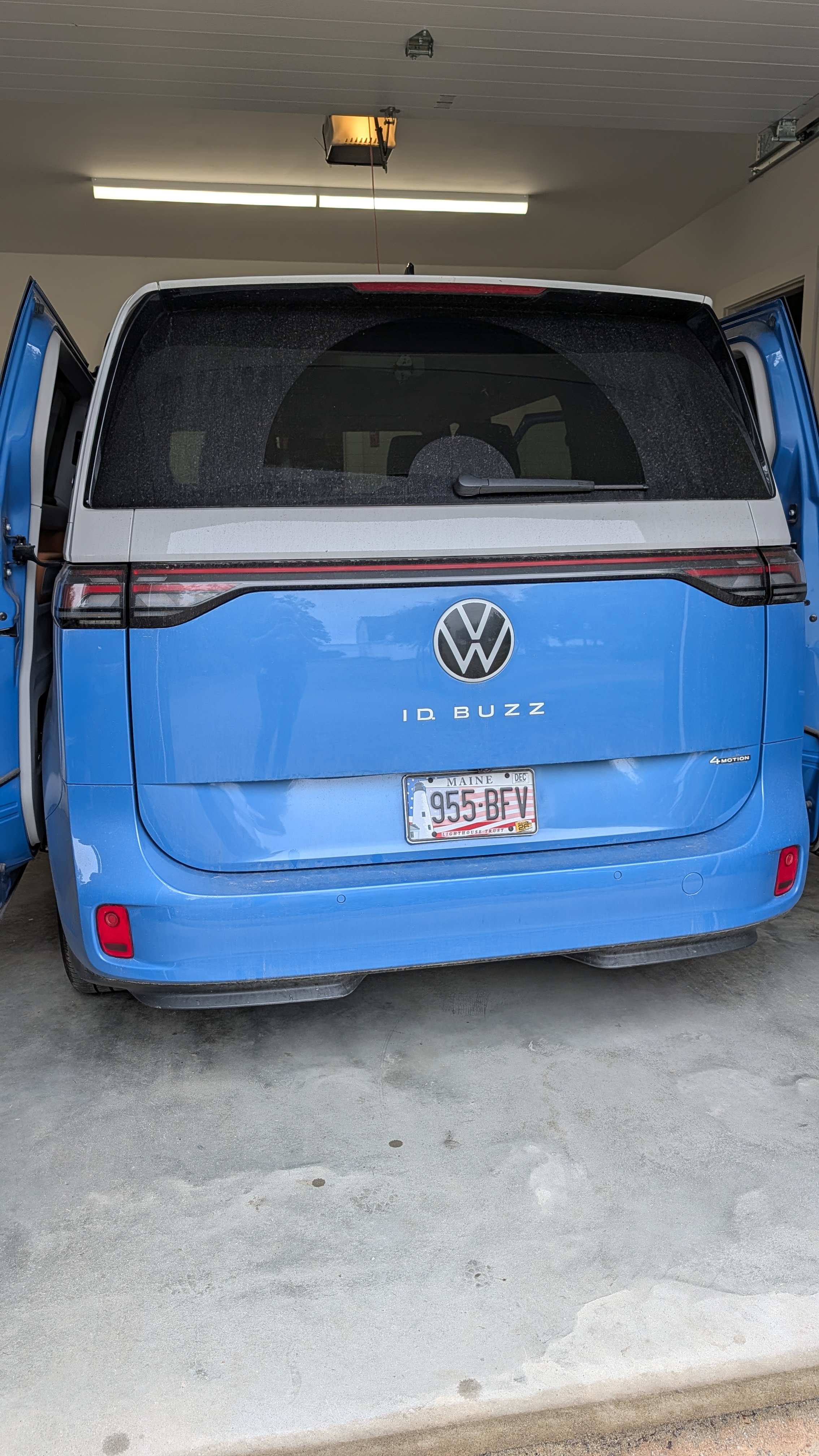 Used 2025 Volkswagen ID. Buzz 1st Edition AWD/4WD image 11