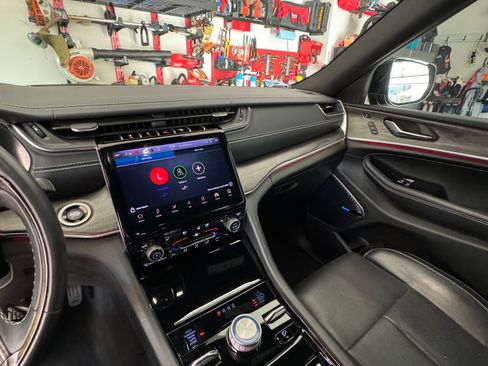 Used 2021 Jeep Grand Cherokee L Overland w/ Advanced Protech Group III image 15