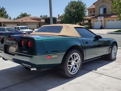 Used 1993 Chevrolet Corvette Convertible 2D image 2