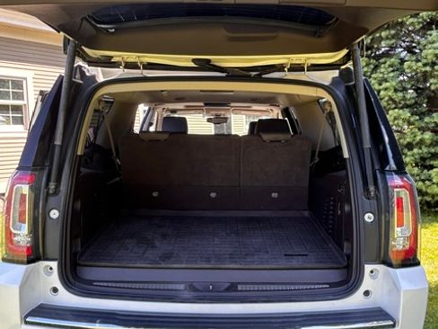 Used 2015 GMC Yukon XL Denali w/ Open Road Package AWD/4WD image 11