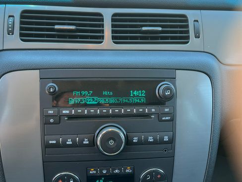 Used 2011 Chevrolet Avalanche LT w/ Luxury Package AWD/4WD image 15