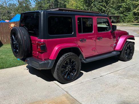 Used 2022 Jeep Wrangler Unlimited Sahara AWD/4WD image 2