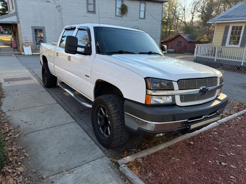 Used 2004 Chevrolet Silverado 2500 LS w/ Skid Plate Package image 1