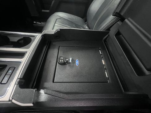Used 2016 Ford F150 Platinum w/ Equipment Group 701A Luxury AWD/4WD image 23