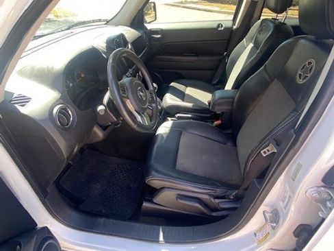 Used 2014 Jeep Patriot Latitude w/ Freedom Edition Package image 9