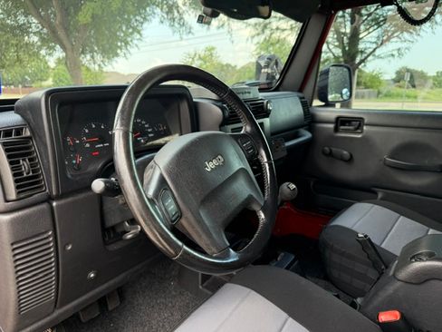 Used 2005 Jeep Wrangler Unlimited Rubicon w/ Security Group AWD/4WD image 9
