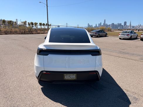 Used 2026 Tesla Model Y Long Range RWD image 8