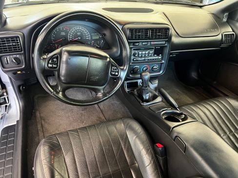 Used 2002 Chevrolet Camaro Z28 w/ SS Performance/Appearance Pkg RWD image 10