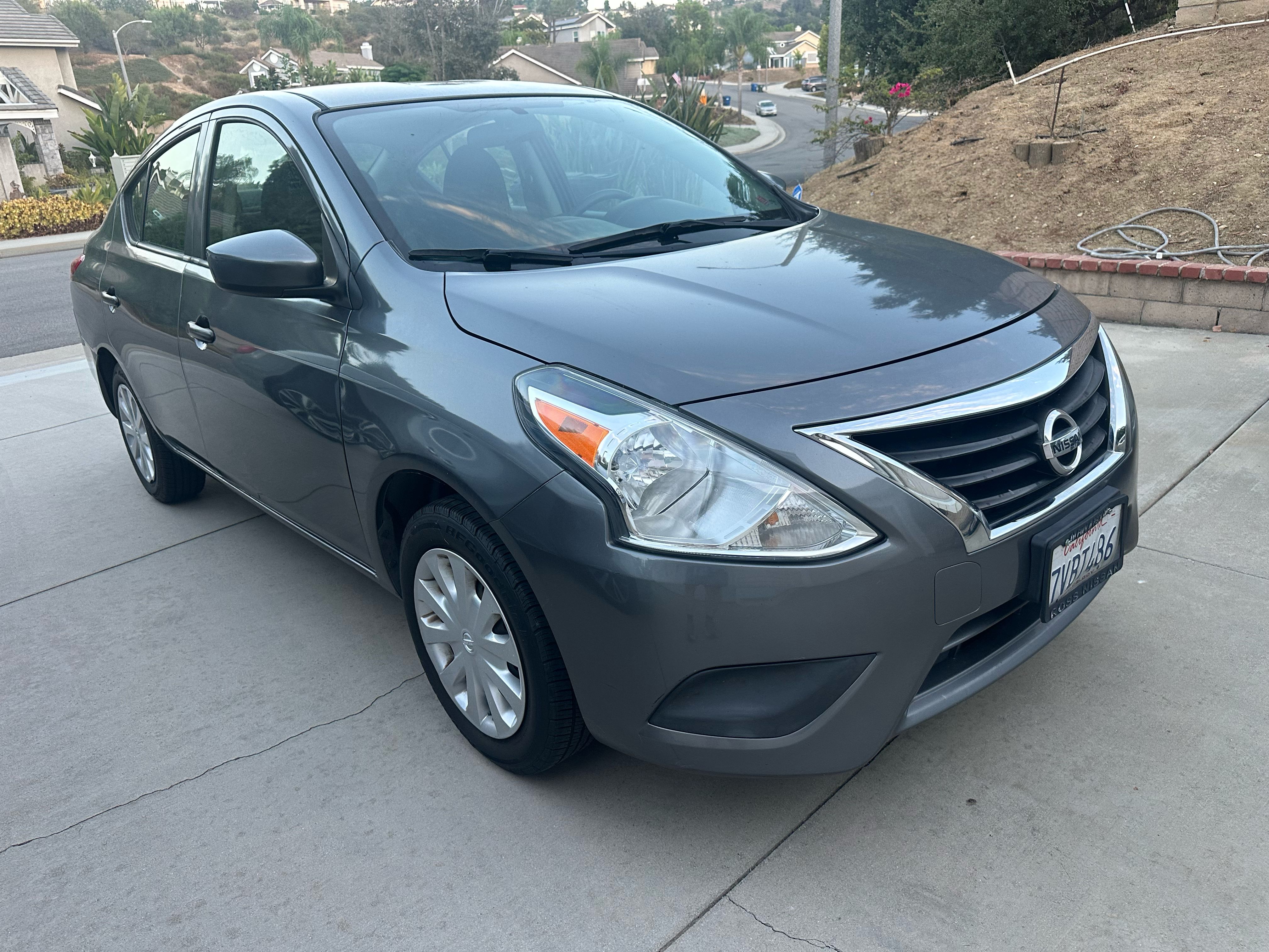 Used 2016 Nissan Versa S FWD image 1