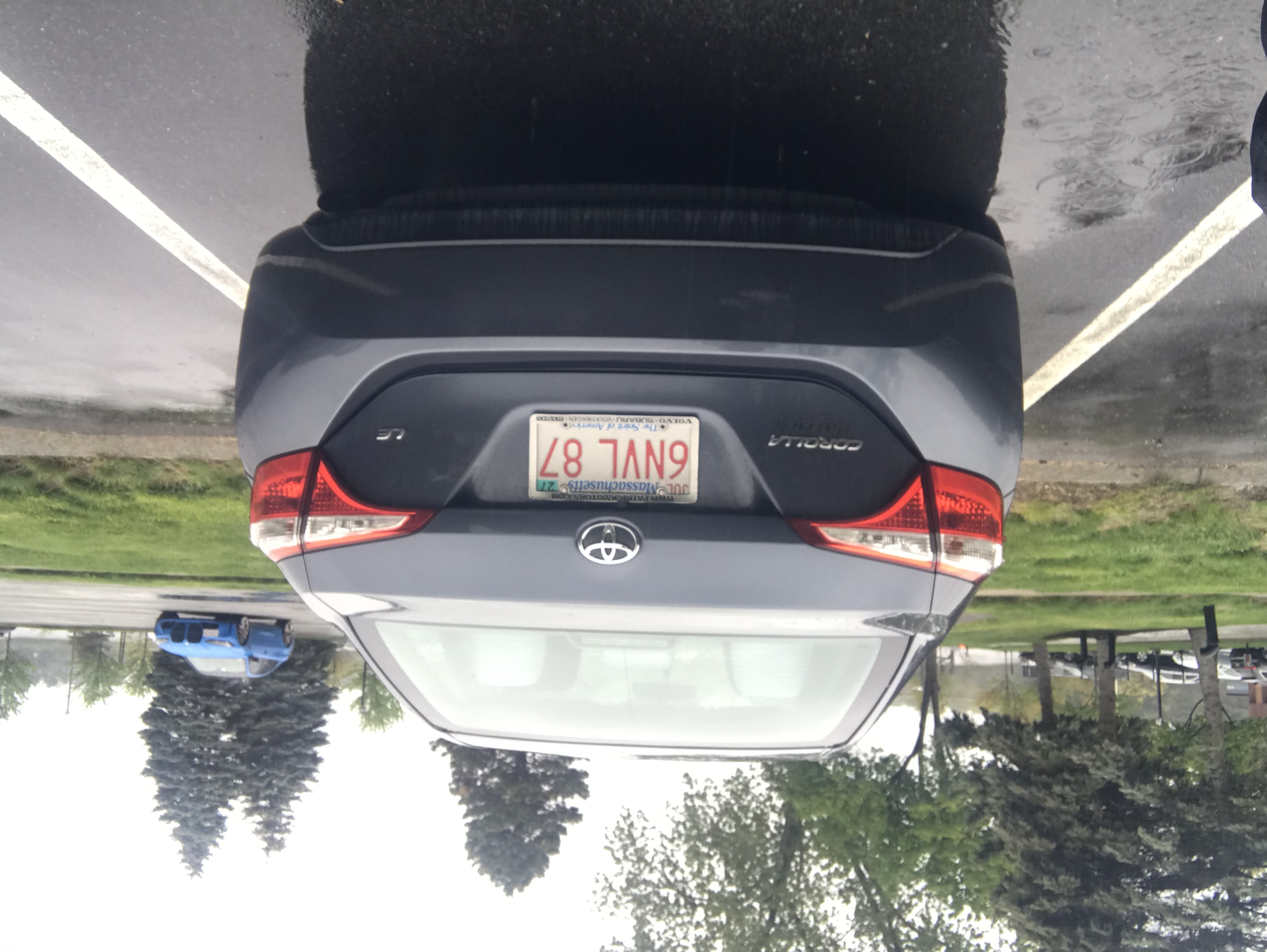 Used 2015 Toyota Corolla LE FWD image 2