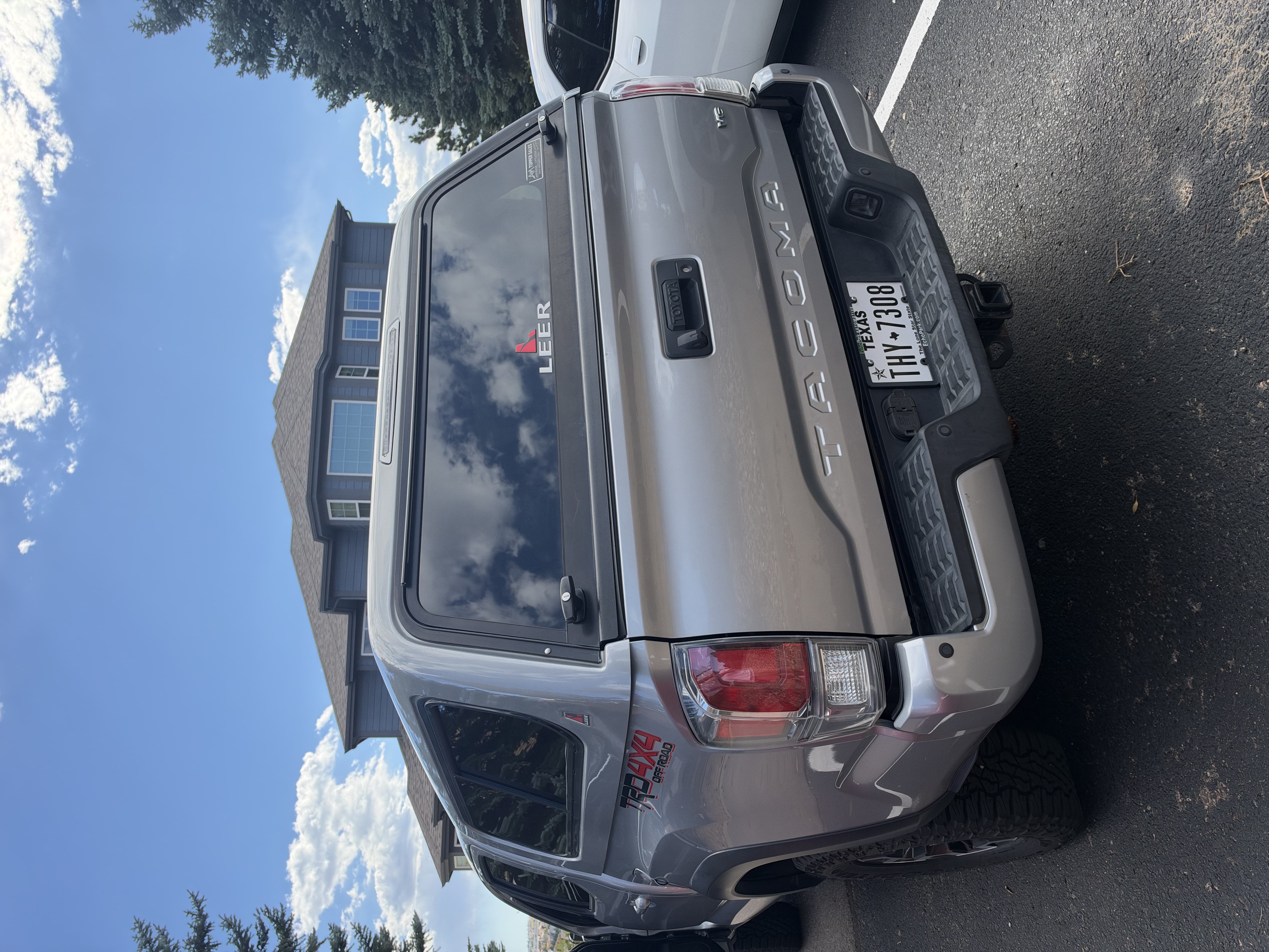 Used 2021 Toyota Tacoma TRD Off-Road w/ Technology Package AWD/4WD image 5