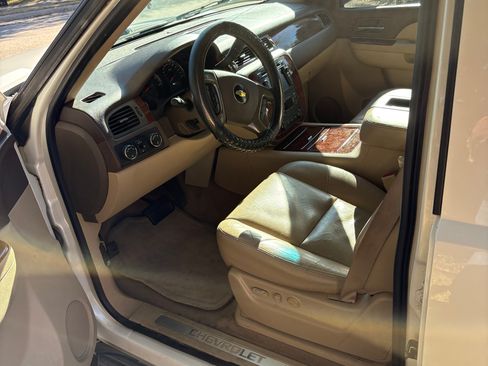 Used 2010 Chevrolet Avalanche LTZ image 13