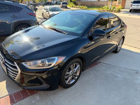 Used 2017 Hyundai Elantra SE image 4