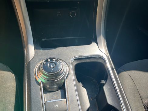 Used 2018 Ford Fusion SE image 19